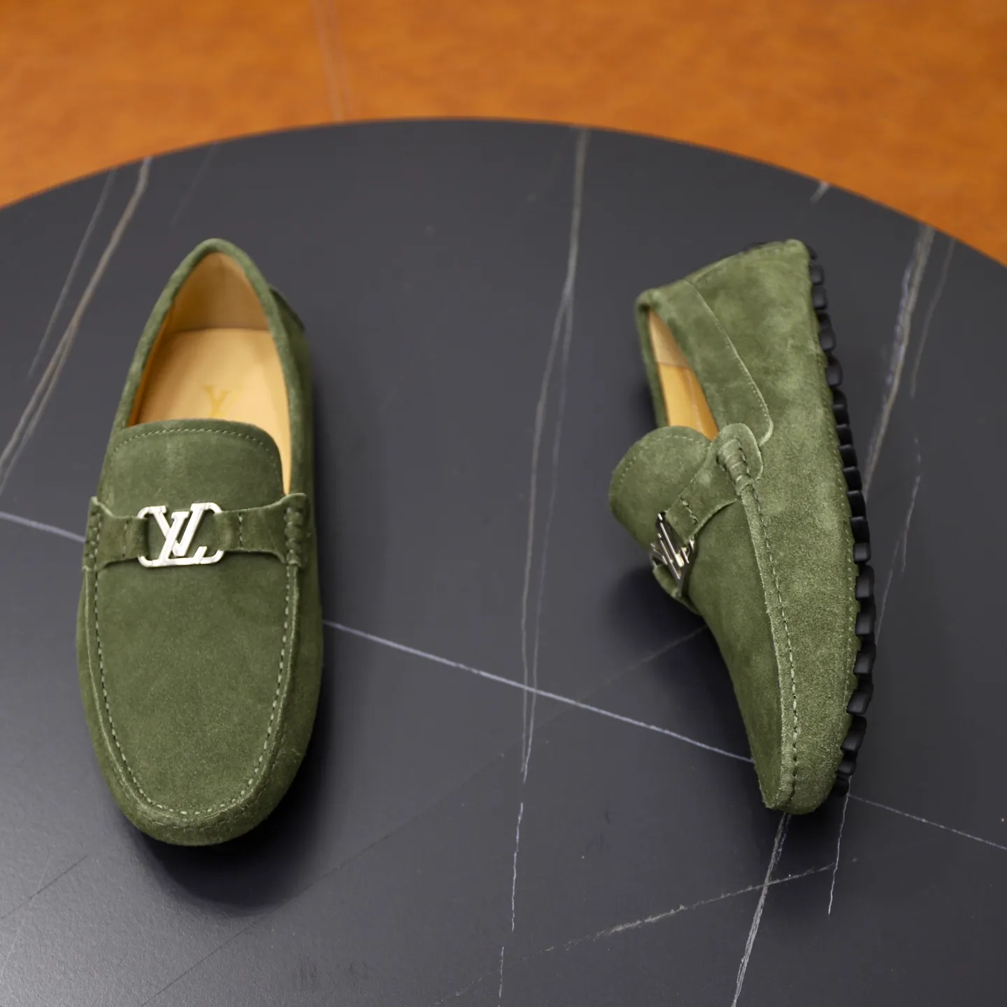 Ex-factory price: 480💰【LV】Louis Vuitton ⚠️High-end men’s driving and pedal series ⚠️38-44 (customized for 45) ⚠️All original cowhide leather! Thick and soft! Made entirely of calfskin lining! The latest non-slip beanie sole! Three-dimensional package technology! Fashionable and classic! Handicrafts! Original high quality! Feel free to compare!